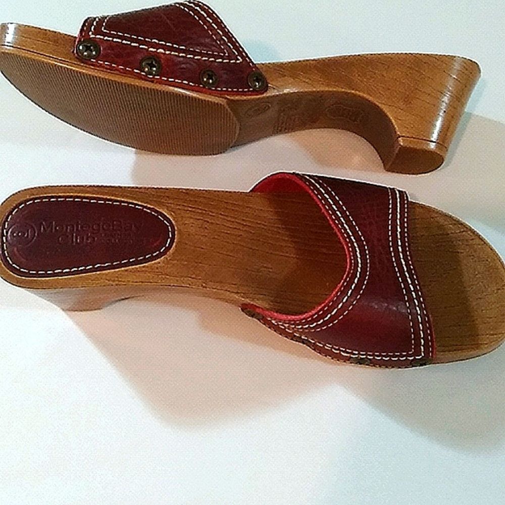 Montego Bay Club leather collection size 6 brown leather open-toed sandal.